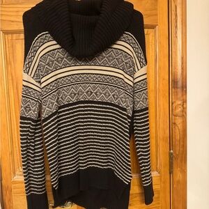 Maurices Black & Cream Patterned Turtleneck/Cowl-neck Sweater